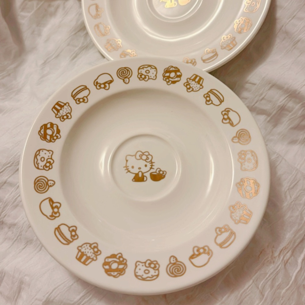 4 hello kitty small dishes for @808kuuipo - Picture 3 of 3